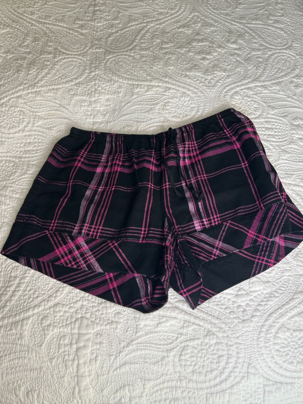 🖤💜Victoria's Secret Black and Pink Plaid Pajama Shorts🩷🖤